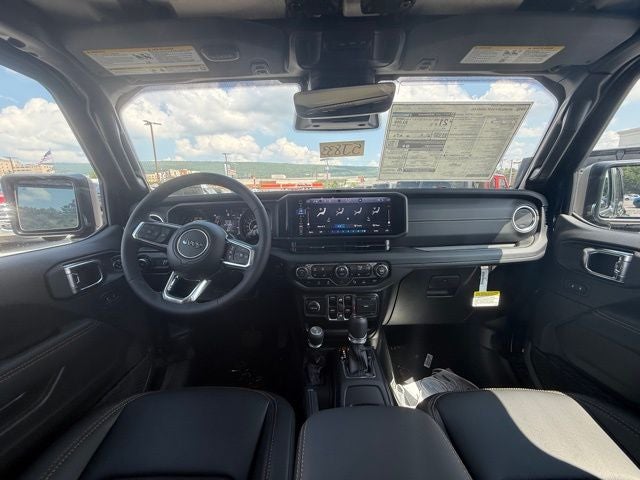 2025 Jeep Wrangler 4-Door Sahara 4x4