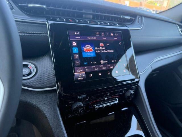 2025 Jeep Grand Cherokee Laredo X 4x4