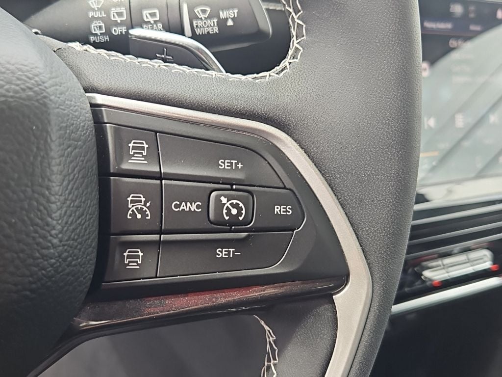 2023 Jeep Grand Cherokee Laredo 4x4
