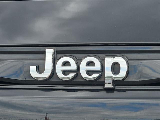 2023 Jeep Grand Cherokee Laredo 4x4