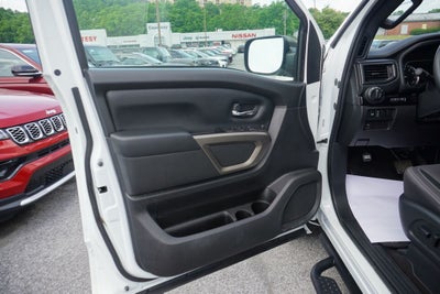2024 Nissan TITAN Crew Cab SV 4x4