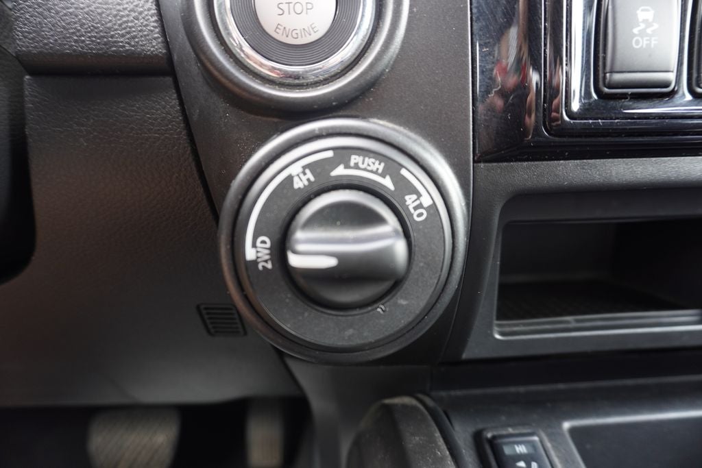 2024 Nissan TITAN Crew Cab SV 4x4