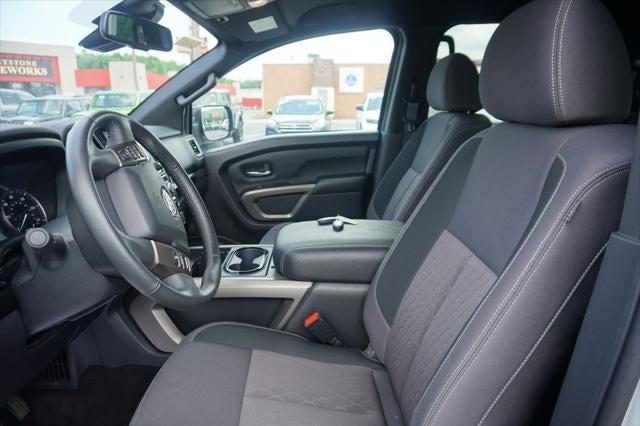 2024 Nissan TITAN Crew Cab SV 4x4
