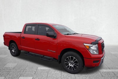 2024 Nissan TITAN Crew Cab SV 4x4
