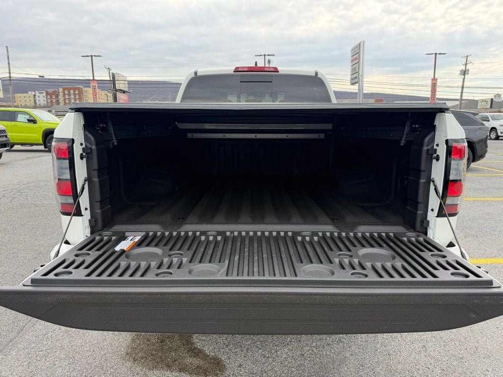 2026 Nissan Frontier Crew Cab Long Bed PRO-4X 4x4