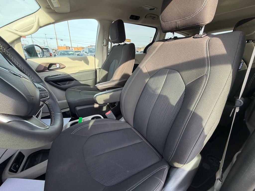 2024 Chrysler Voyager LX