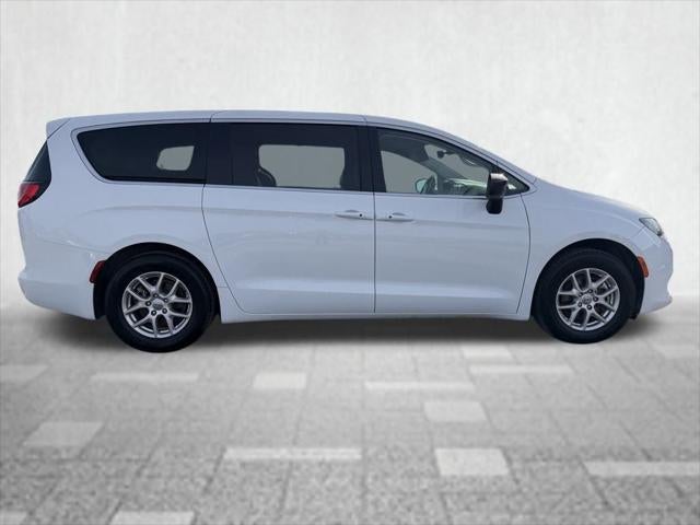 2024 Chrysler Voyager LX