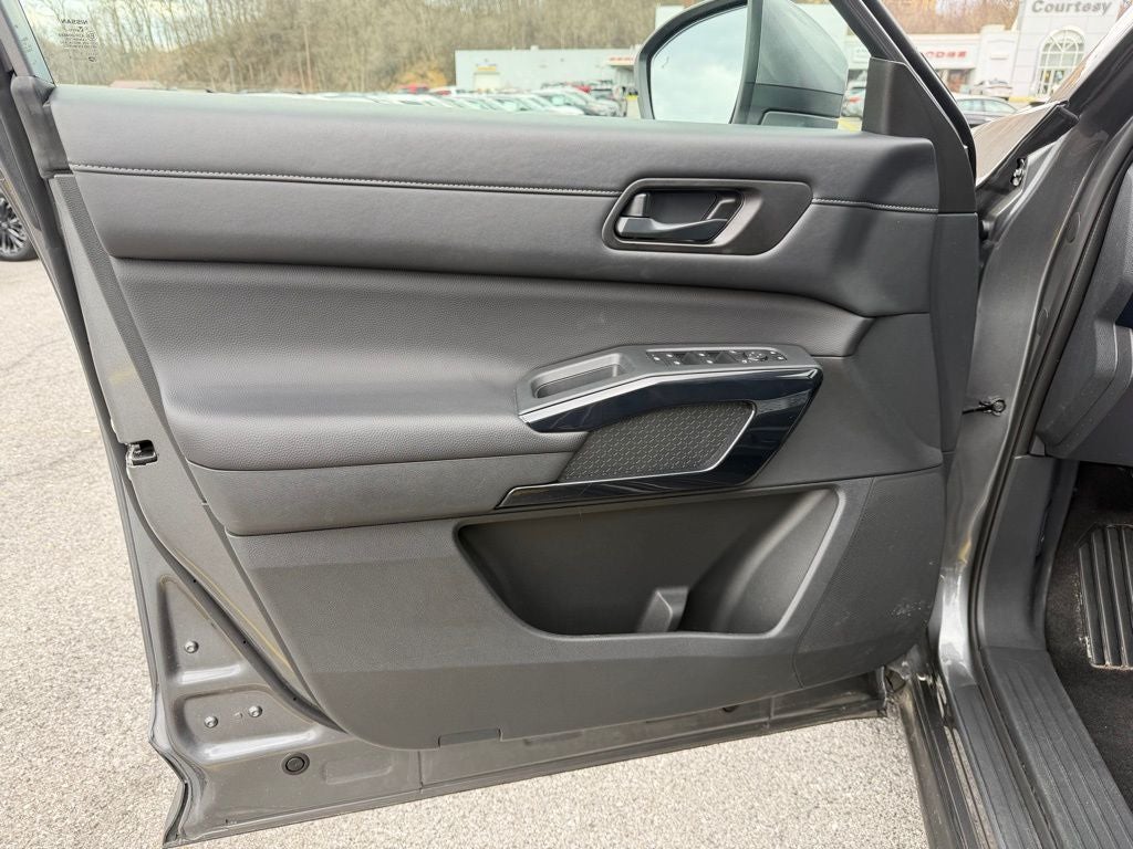 2025 Nissan Pathfinder SV 4WD