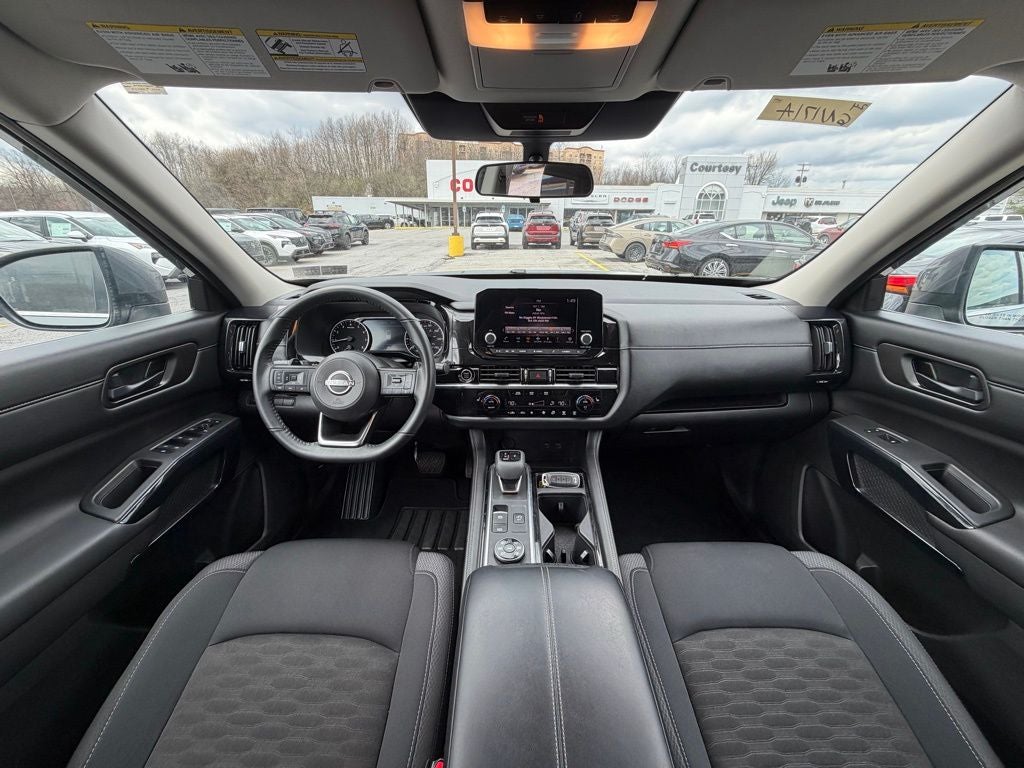 2024 Nissan Pathfinder SV 4WD