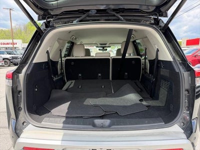 2025 Nissan Pathfinder SL 4WD
