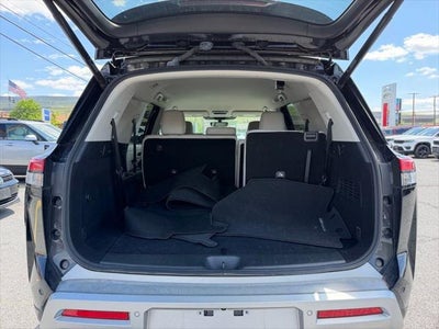 2025 Nissan Pathfinder SL 4WD