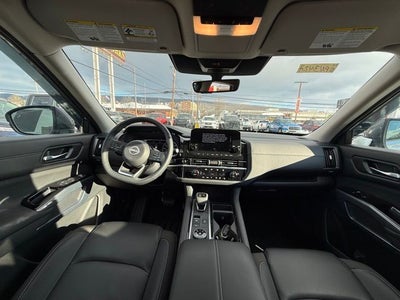 2025 Nissan Pathfinder SL 4WD