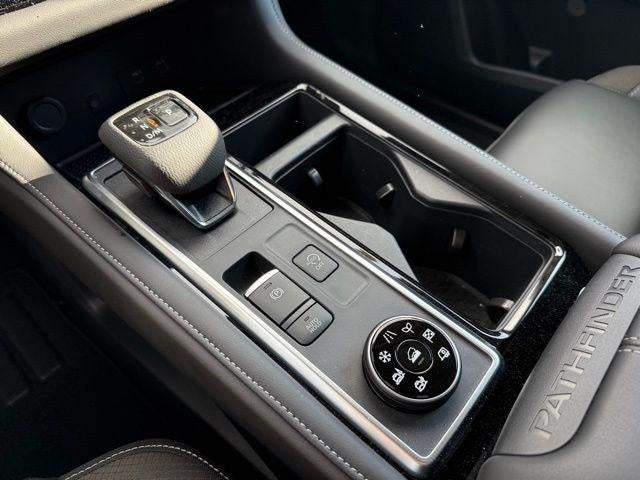 2025 Nissan Pathfinder SL 4WD