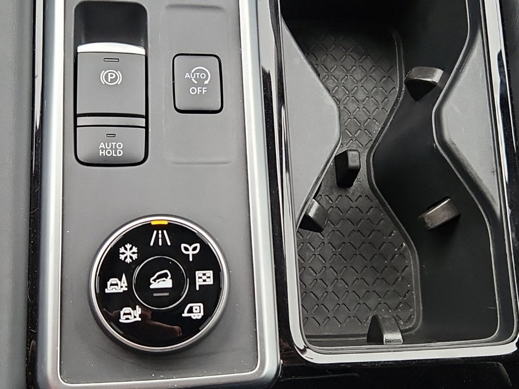 2025 Nissan Pathfinder SL 4WD