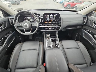 2025 Nissan Pathfinder SL 4WD