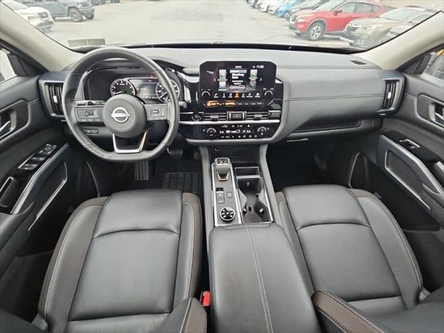 2025 Nissan Pathfinder SL 4WD