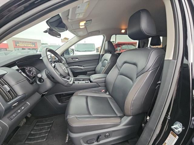 2025 Nissan Pathfinder SL 4WD
