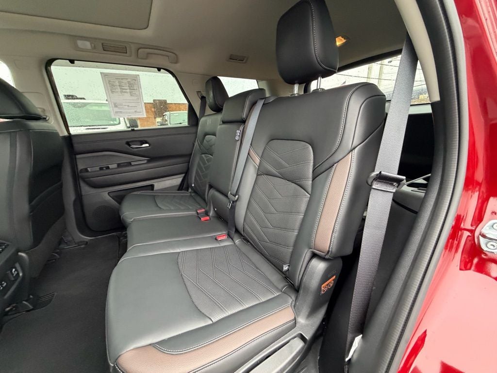 2025 Nissan Pathfinder Platinum 4WD