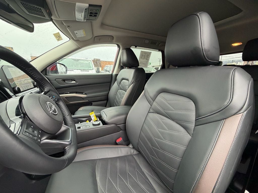2025 Nissan Pathfinder Platinum 4WD