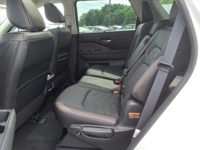 2024 Nissan Pathfinder Platinum 4WD