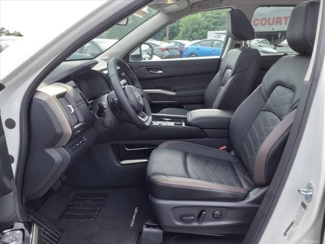 2024 Nissan Pathfinder Platinum 4WD