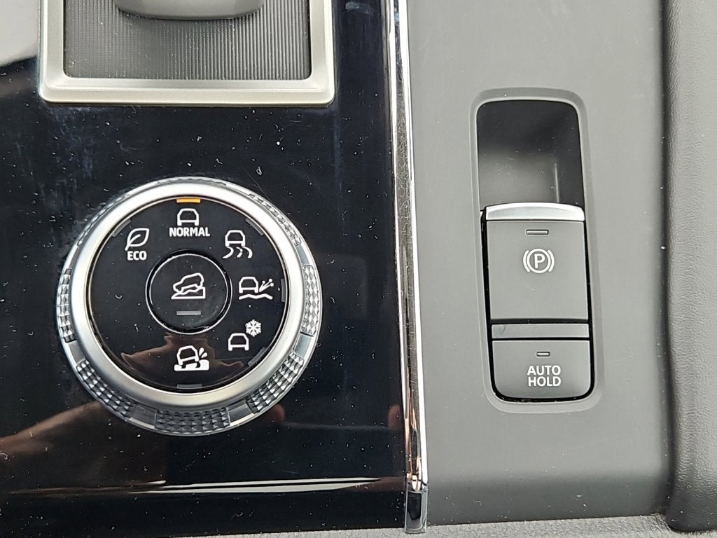 2022 Mitsubishi Outlander Base