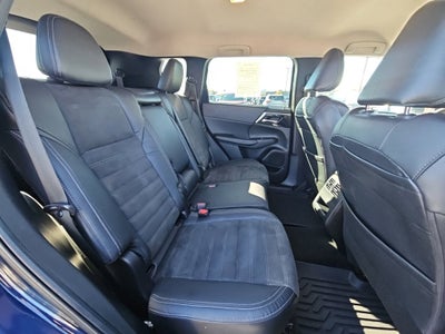 2022 Mitsubishi Outlander Base