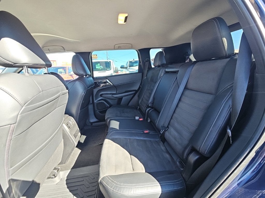 2022 Mitsubishi Outlander Base