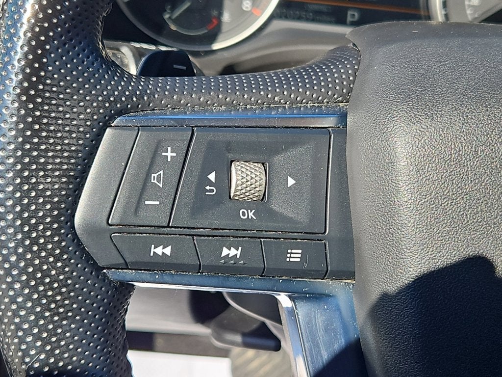 2022 Mitsubishi Outlander Base