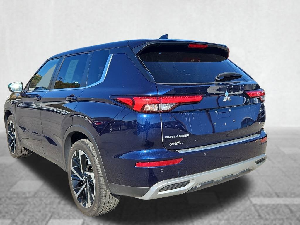 2022 Mitsubishi Outlander Base