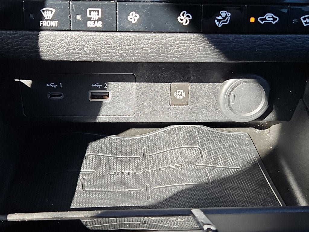 2022 Mitsubishi Outlander Base