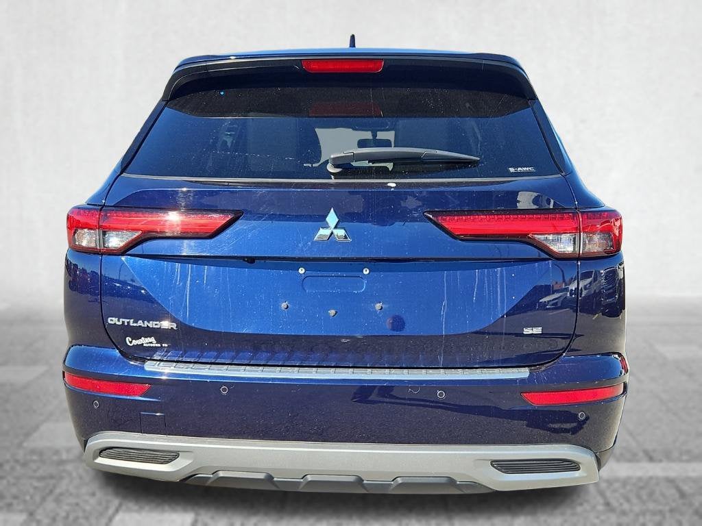2022 Mitsubishi Outlander Base