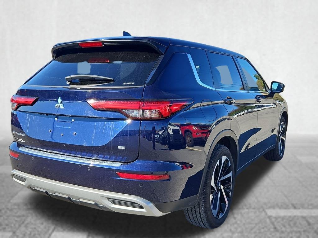 2022 Mitsubishi Outlander Base