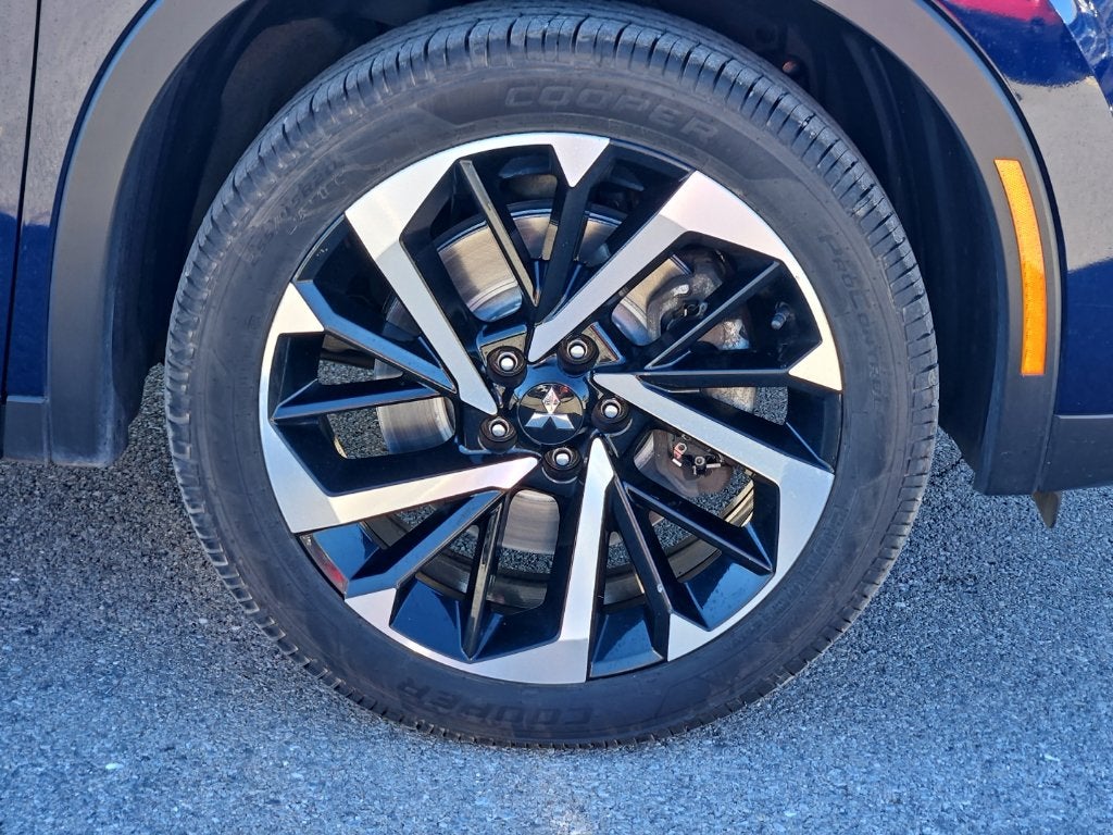 2022 Mitsubishi Outlander Base