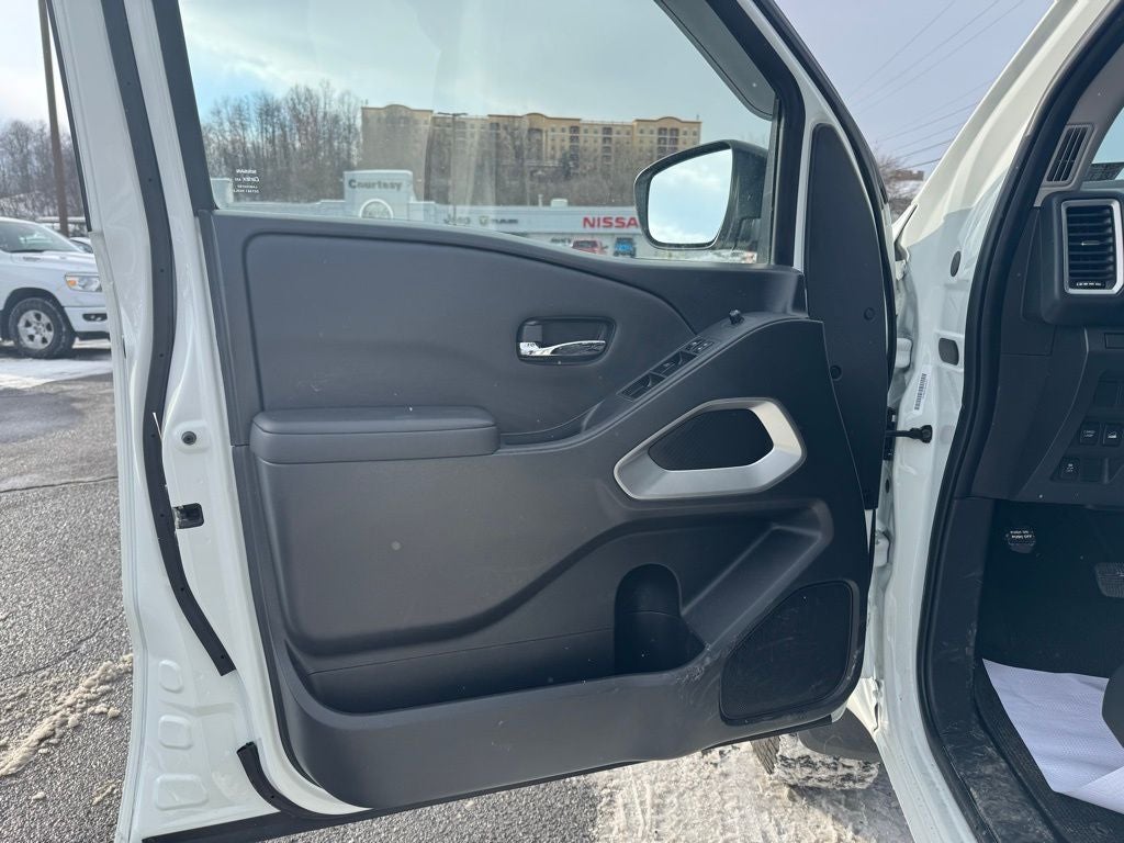 2024 Nissan Frontier SV