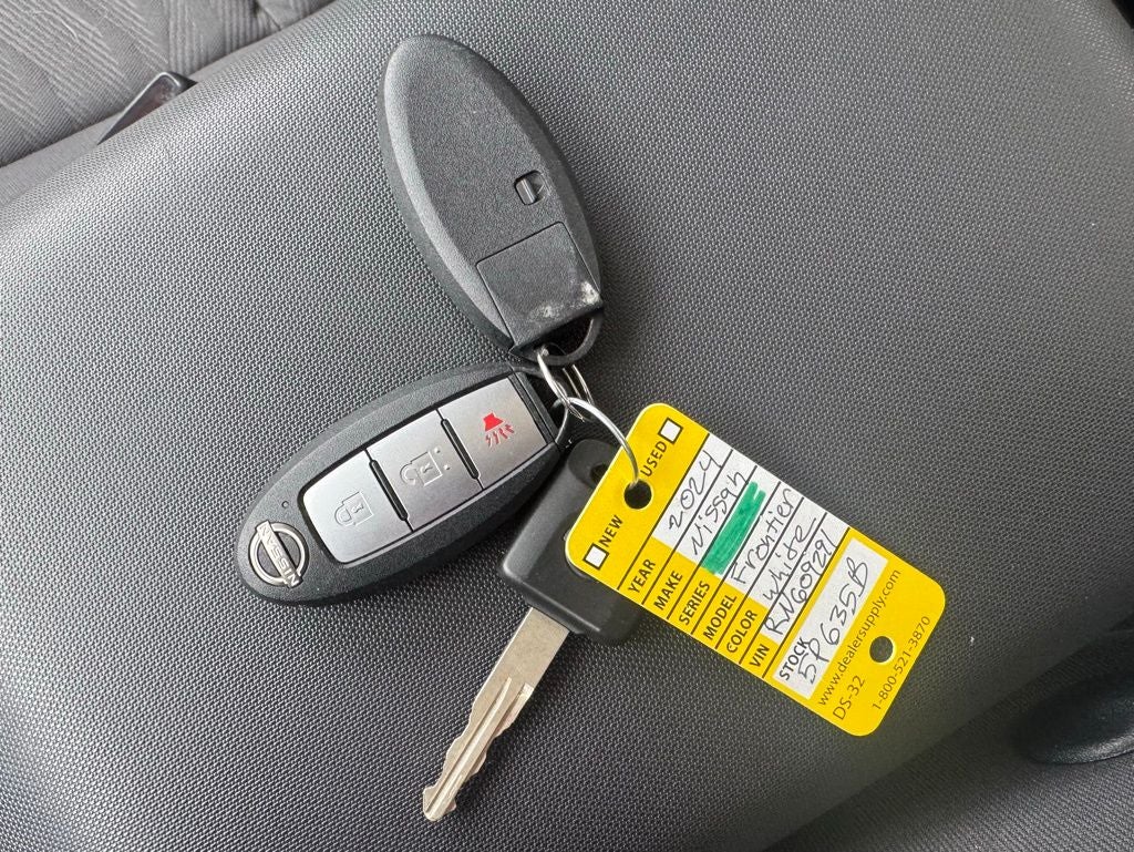 2024 Nissan Frontier SV