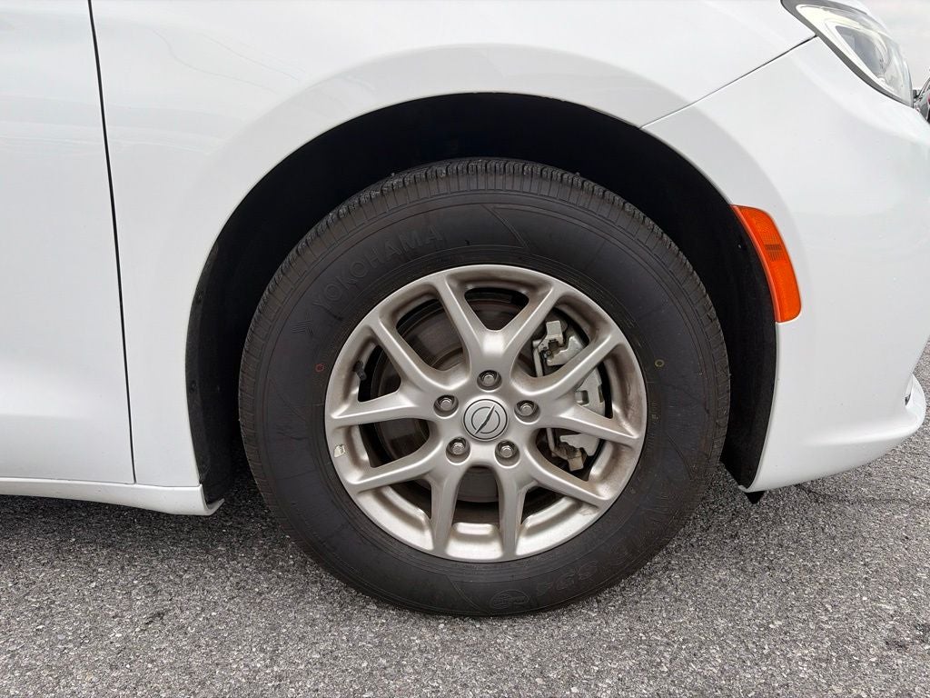 2025 Chrysler Pacifica Select