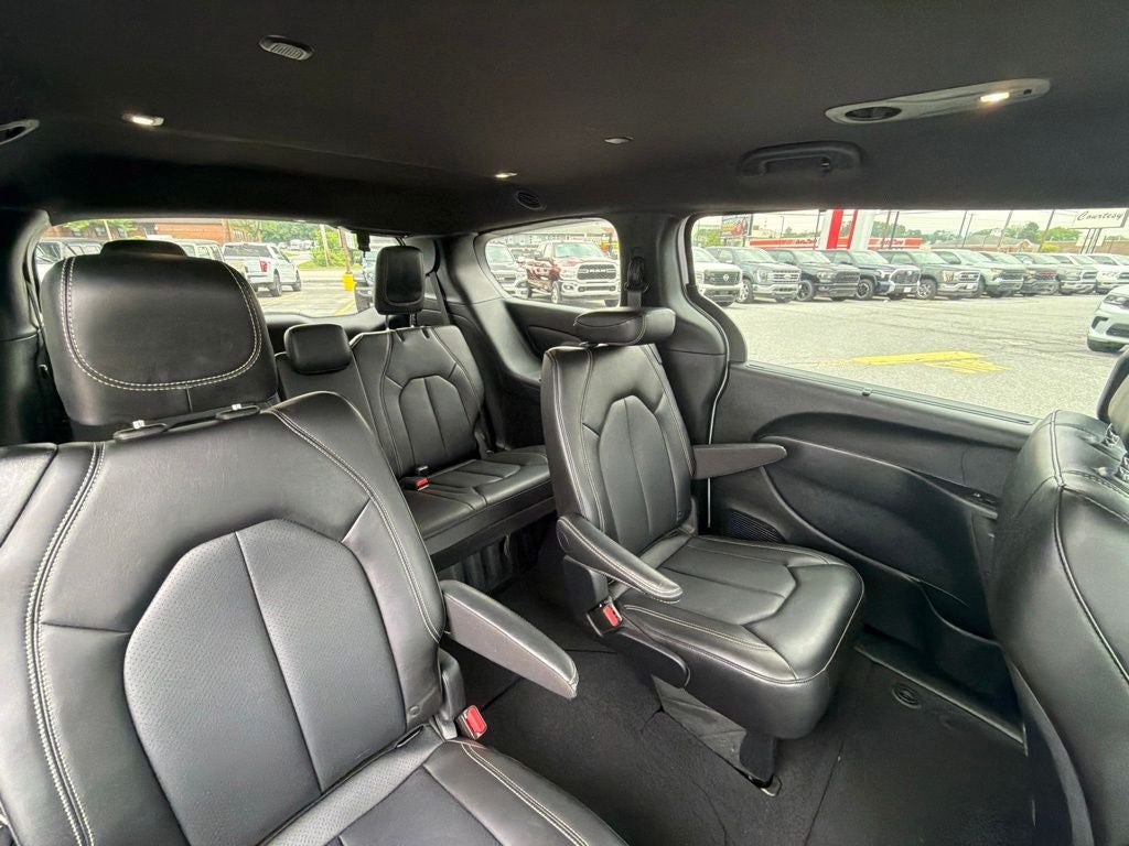 2025 Chrysler Pacifica Select