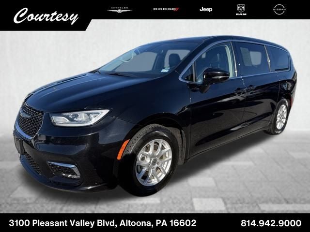 2024 Chrysler Pacifica Touring L's photo