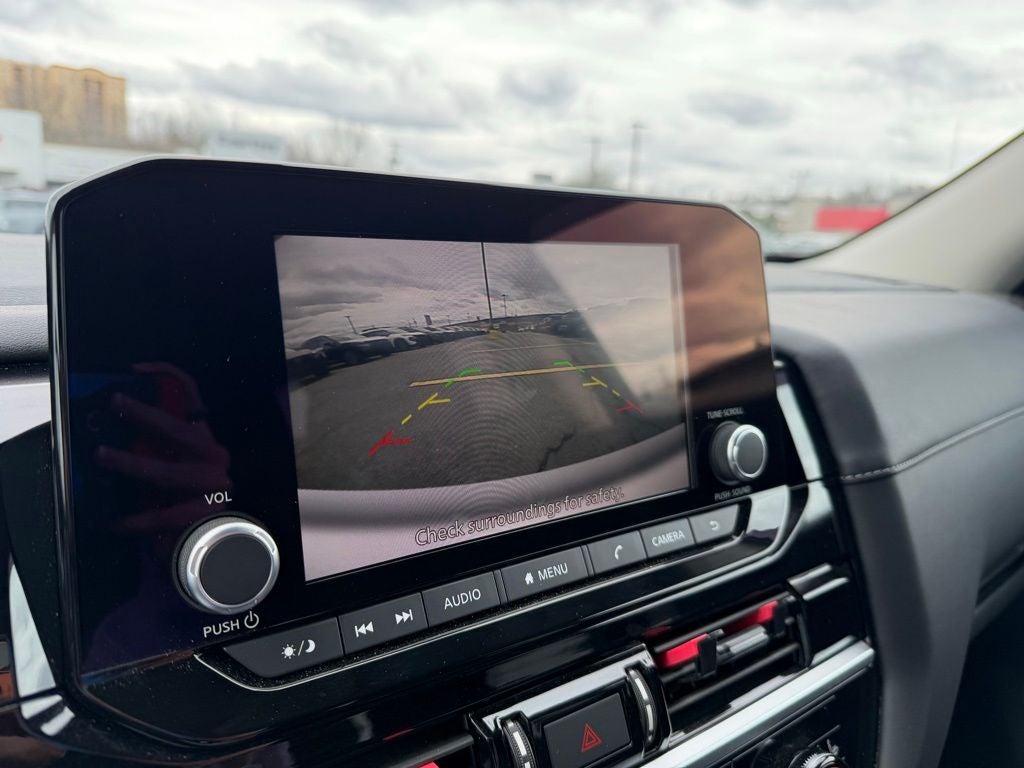 2024 Nissan Pathfinder SV