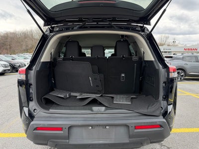 2024 Nissan Pathfinder SV