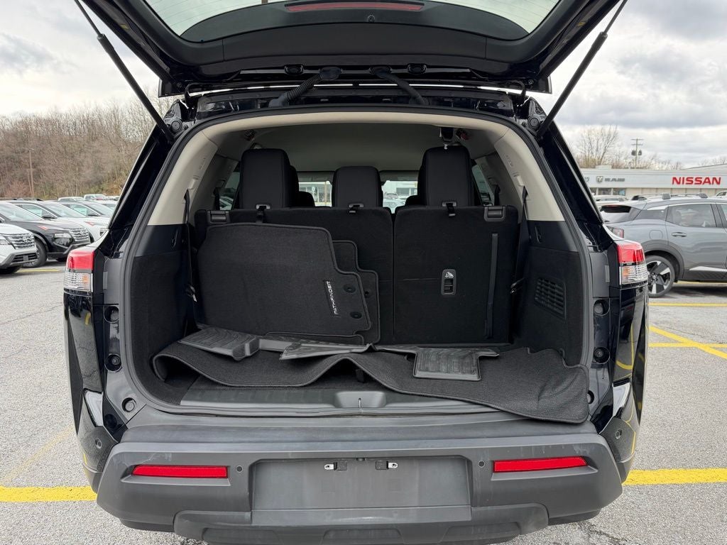 2024 Nissan Pathfinder SV