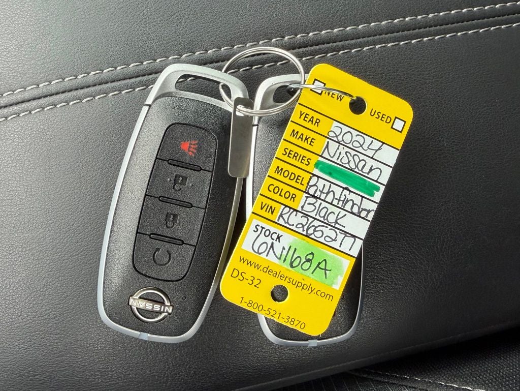 2024 Nissan Pathfinder SV