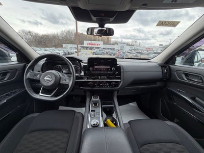 2024 Nissan Pathfinder SV