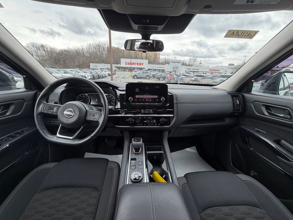 2024 Nissan Pathfinder SV