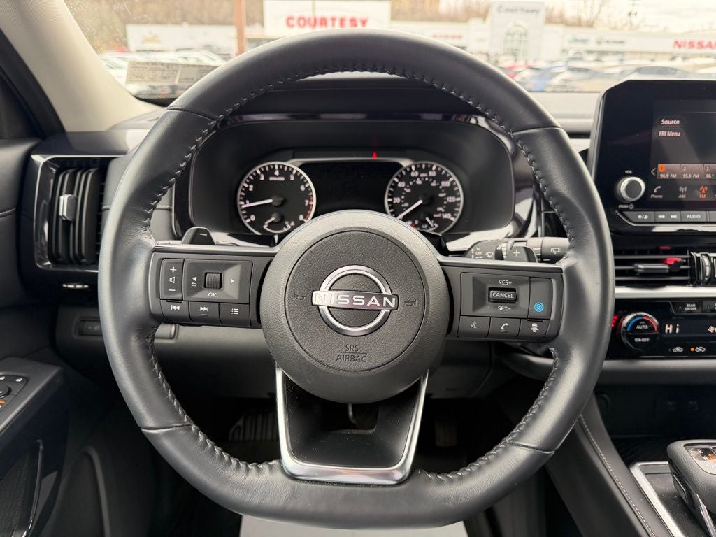 2024 Nissan Pathfinder SV