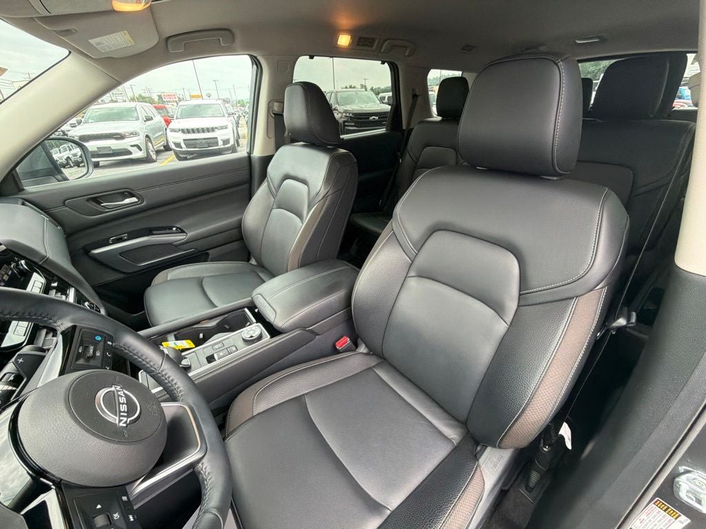 2025 Nissan Pathfinder SL