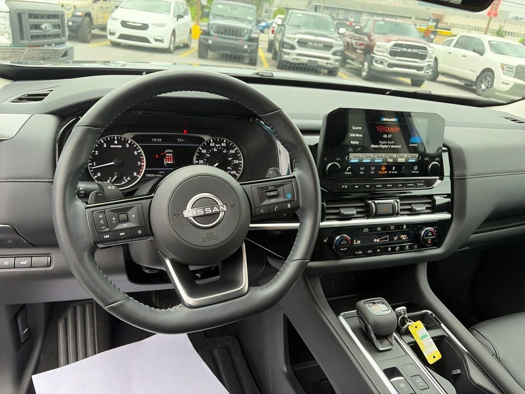 2025 Nissan Pathfinder SL