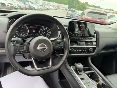 2025 Nissan Pathfinder SL