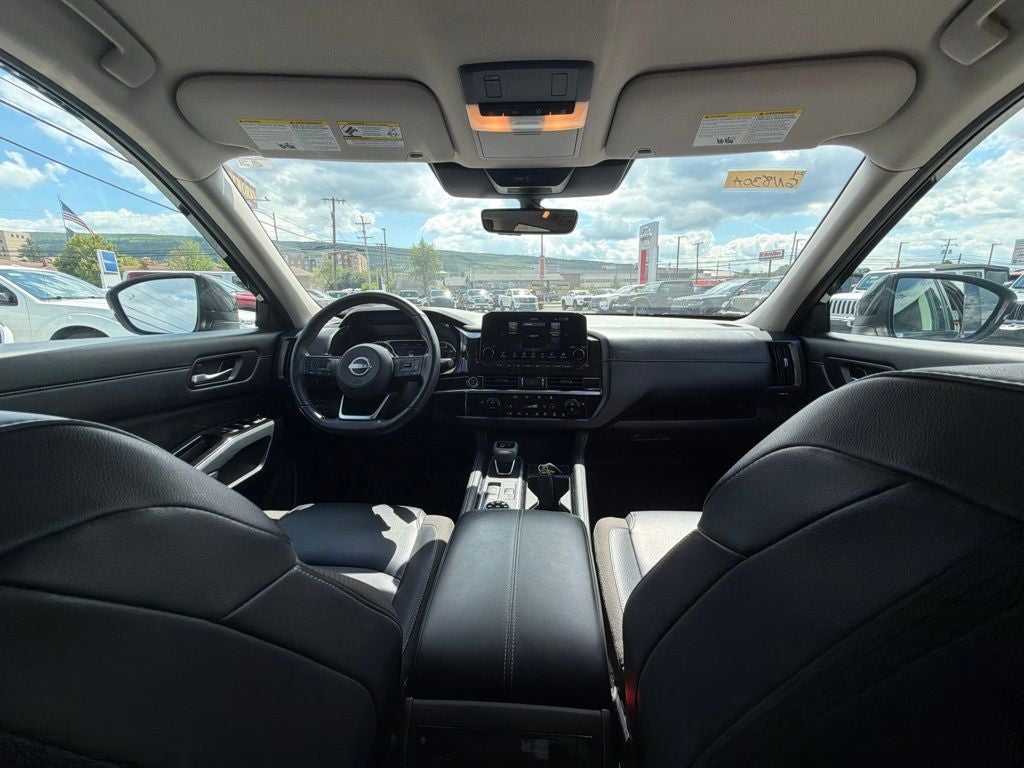 2024 Nissan Pathfinder SL
